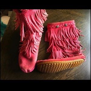 Minnetonka Moccasins pink fringe leather boots